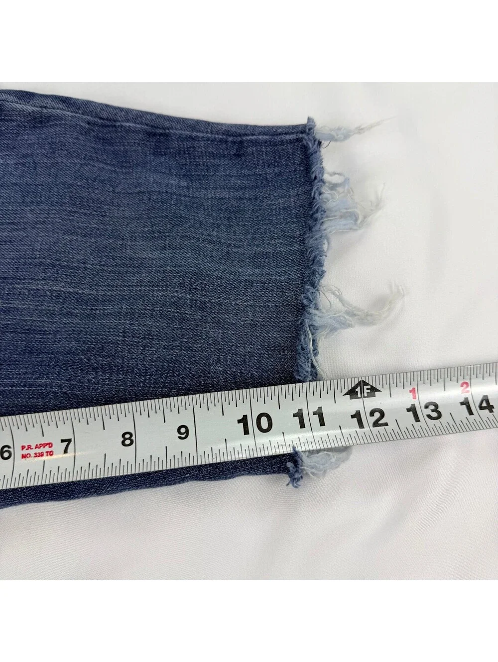 GAP Long and Lean Womens Cutoff Bermuda Denim Shorts Blue Raw Hem 2007 Y2K Look